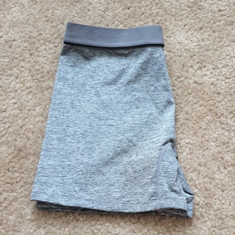 Workout shorts - Picture 2 of 3
